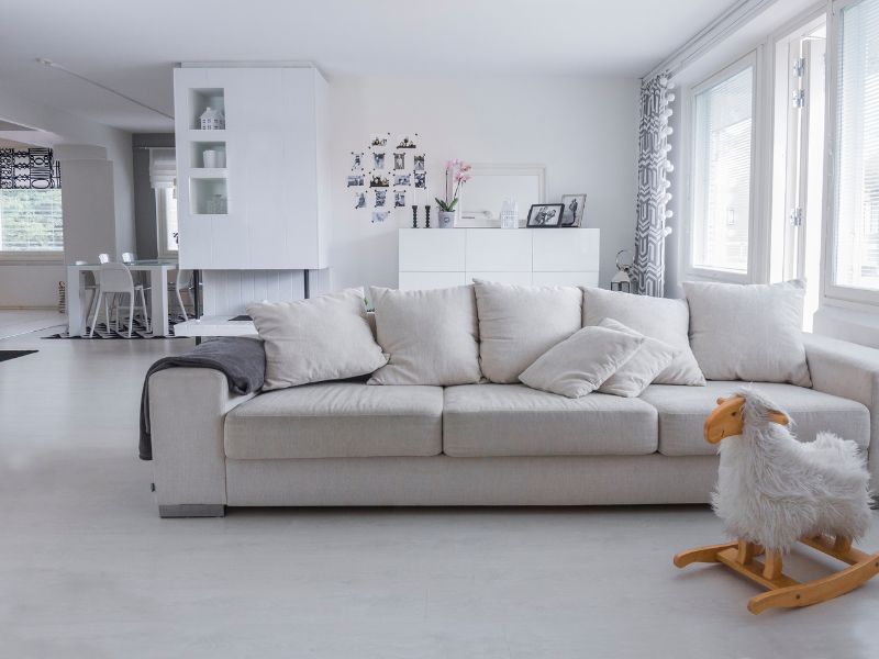 Was ist der Unterschied zwischen Sofa und Couch?