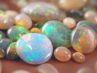 Der Opal, ein funkelnder Edelstein der die Blicke auf sich zieht