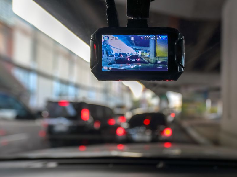 Sicher unterwegs: Wie eine Dashcam zur Autoüberwachung beiträgt ...